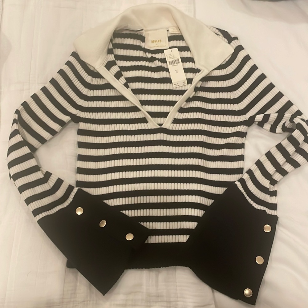 Never worn. Too small